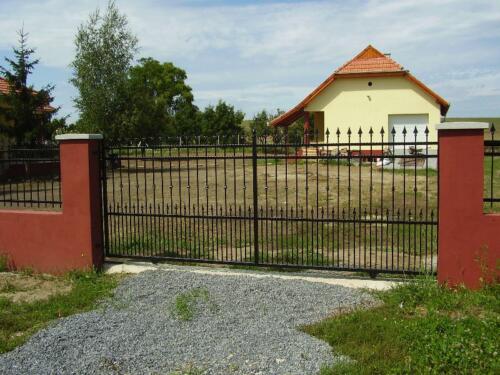 kovácsoltvas kapu, kerítés