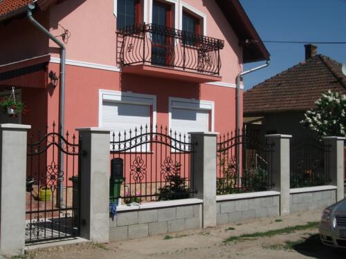 kovácsoltvas kapu, kerítés